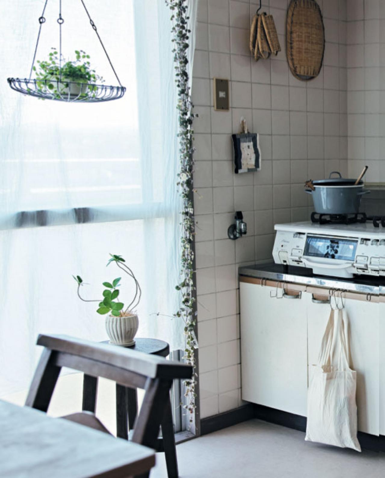 【ダイニングキッチン前編】フォロワー約６万人。賃貸物件で小さい暮らしを楽しむcata_coto_（カタコト）さんのインテリアのコツ（画像2）