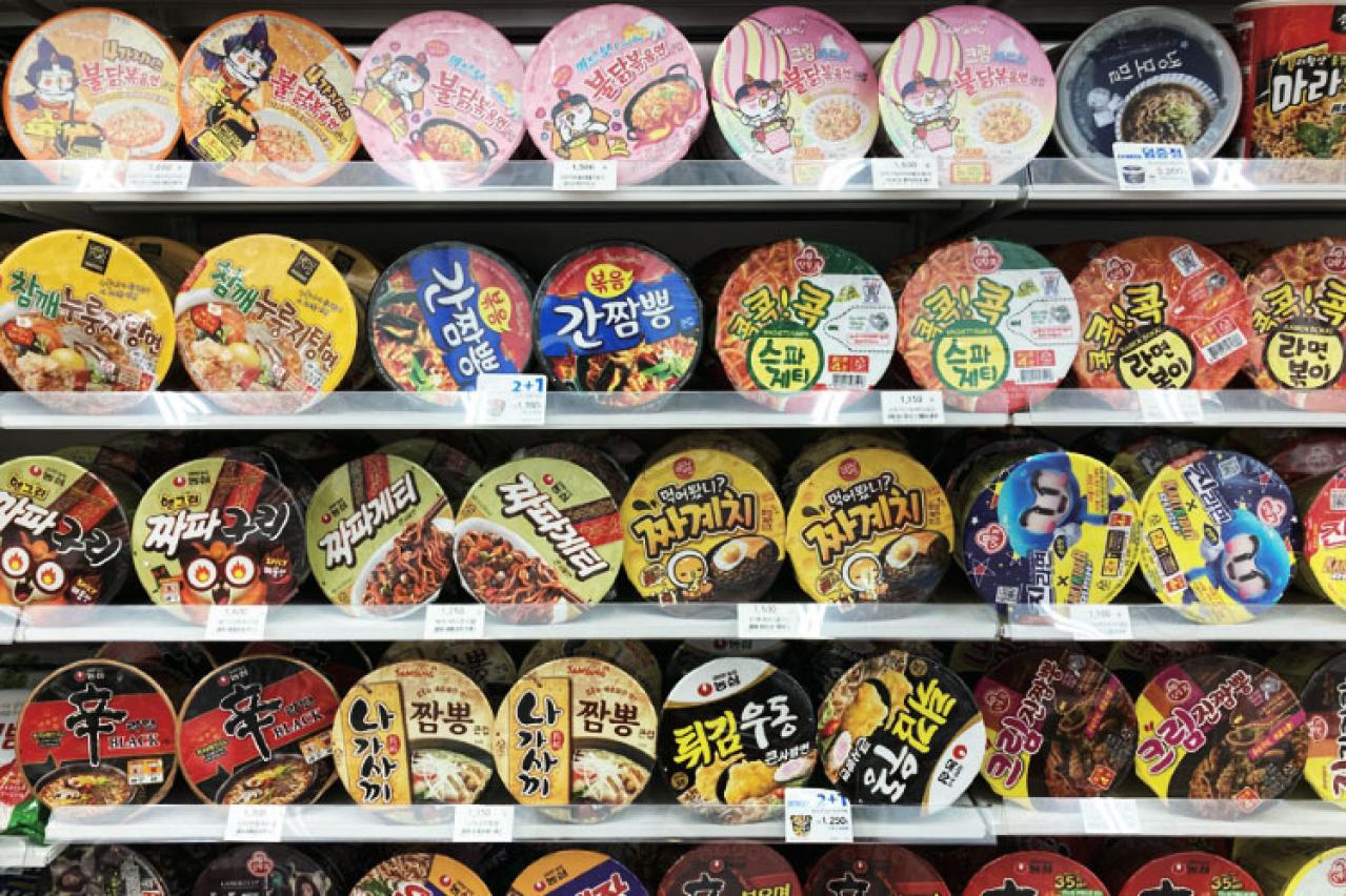 【韓国ドラマあるある】漢江で食べるラーメンは格別！コンビニで食べるカップ麺はなぜおいしい？（画像3）