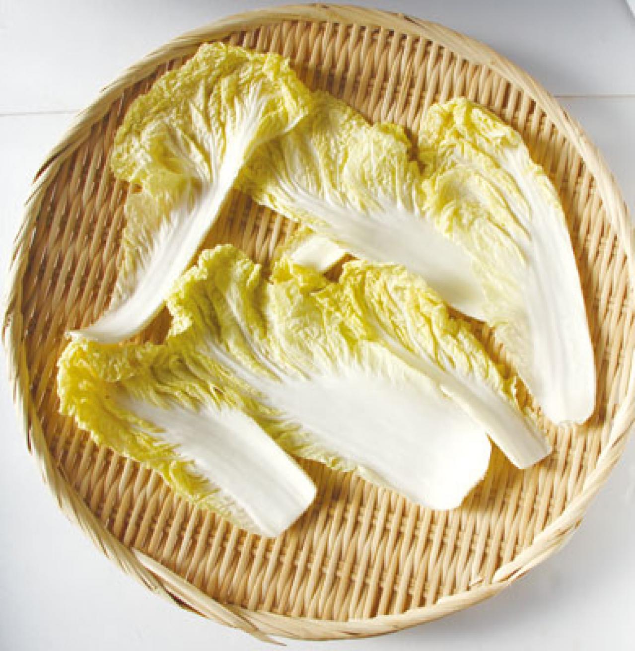 【白菜】の保存方法。「1/4個をそのまま冷蔵庫に入れる」のが間違いなワケ（画像4）