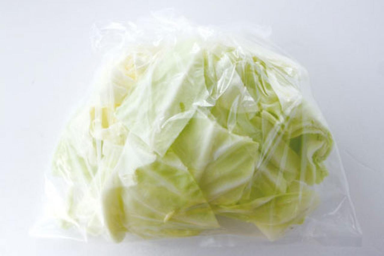 意外と知らない！【キャベツ】保存のコツ。冷蔵前のNG行動＆冷凍保存活用術（画像2）