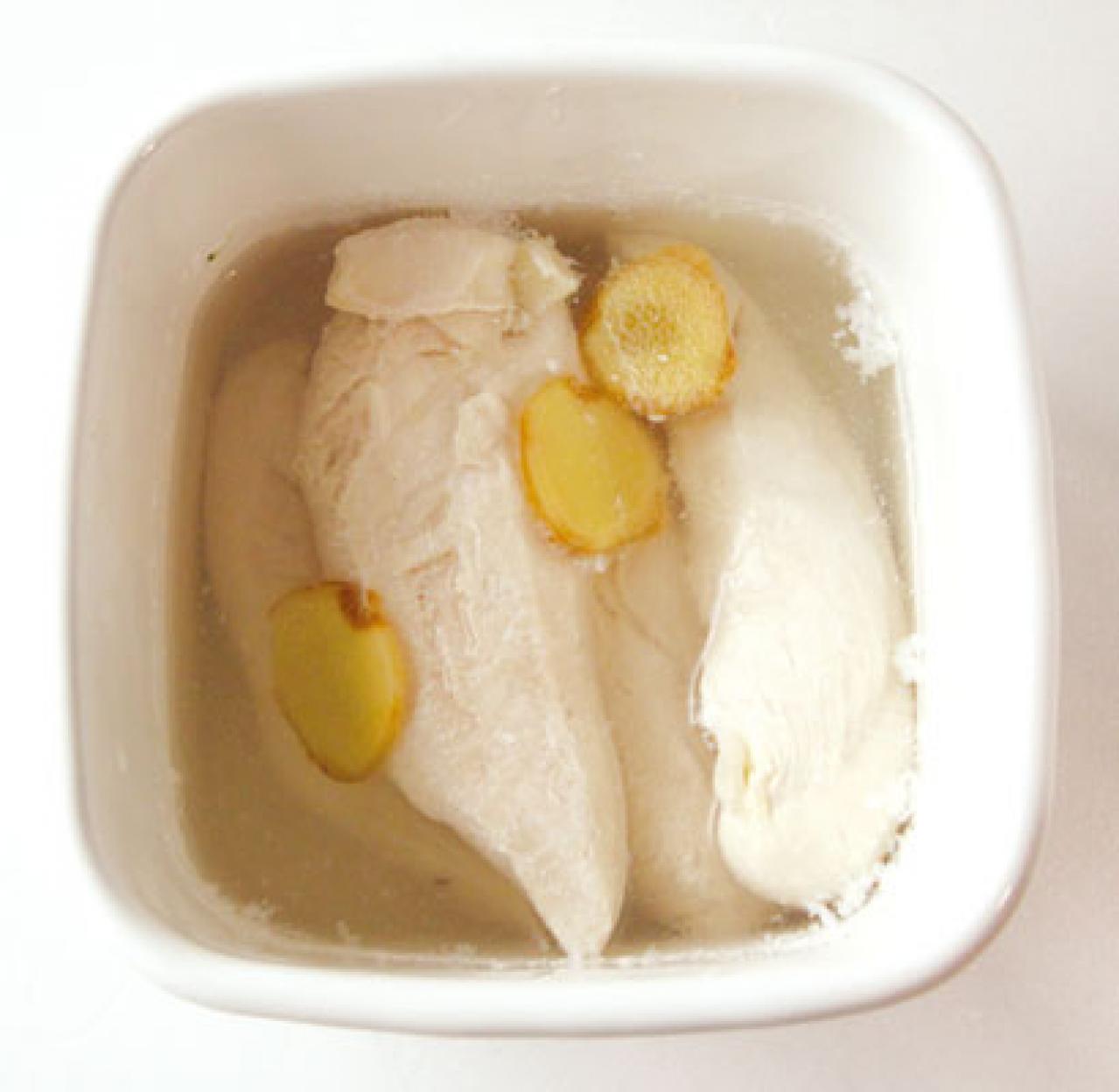 【鶏肉】の保存方法。トレーのまま冷蔵庫に入れてない？ 鮮度を保つコツは （画像6）