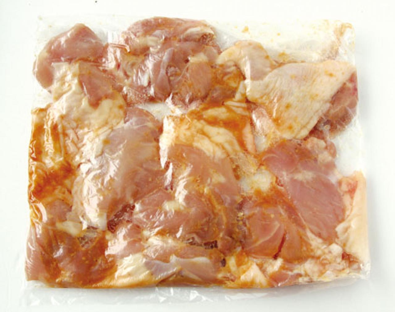 【鶏肉】の保存方法。トレーのまま冷蔵庫に入れてない？ 鮮度を保つコツは （画像3）