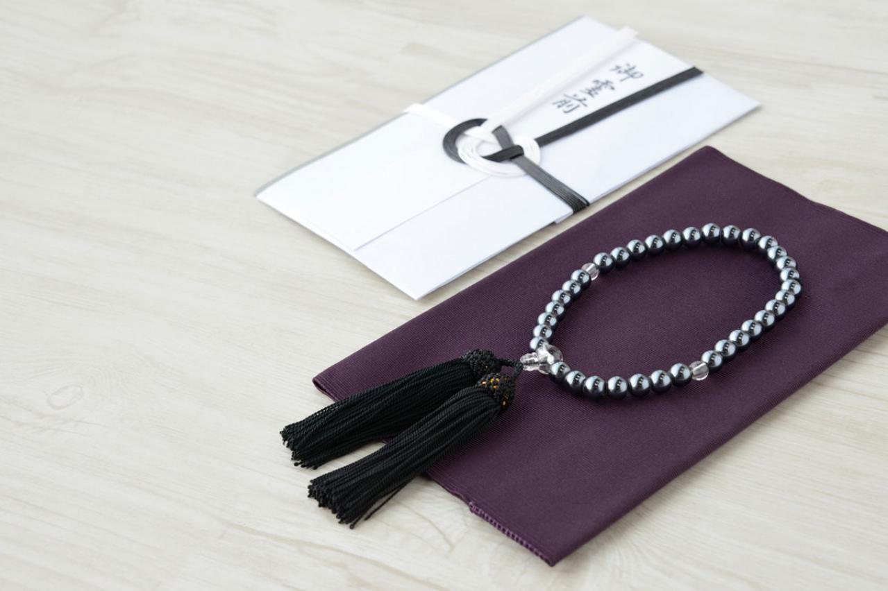 【葬儀のマナー】宗教によって異なる「香典袋」の正しい選び方は？50代から心得ておきたい冠婚葬祭の常識