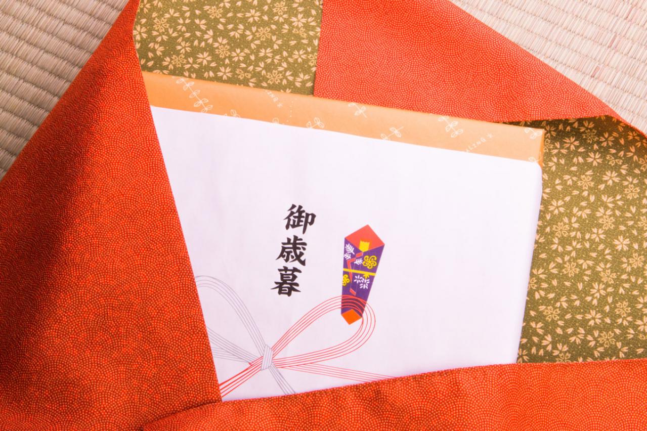 【贈答のマナー】お中元、お歳暮、お祝いを渡すときのしきたりとは？ 50代から心得ておきたい常識