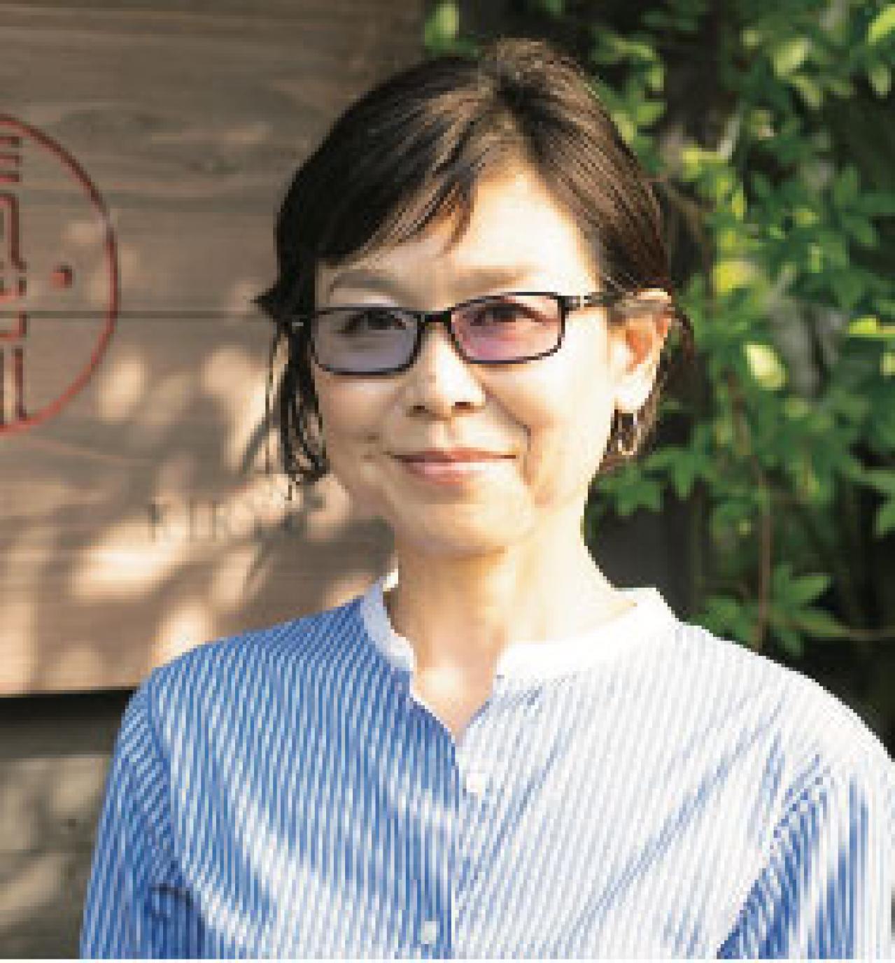 スタイリスト、東洋医学ライフクリエーター。素敵なおふたりのマチュア世代のめがね。和装と洋装、目のコンディションでめがねを使い分け　（画像7）