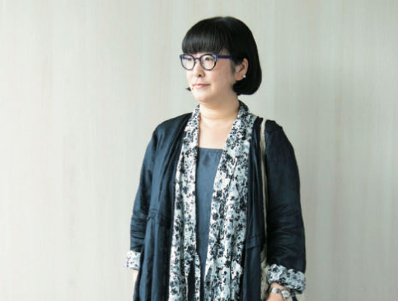 顔が引き締まる、印象を変えられる。ヘアメイク、スタイリスト、3人のマチュア世代がお手本！大人のおしゃれめがねスタイル（画像7）