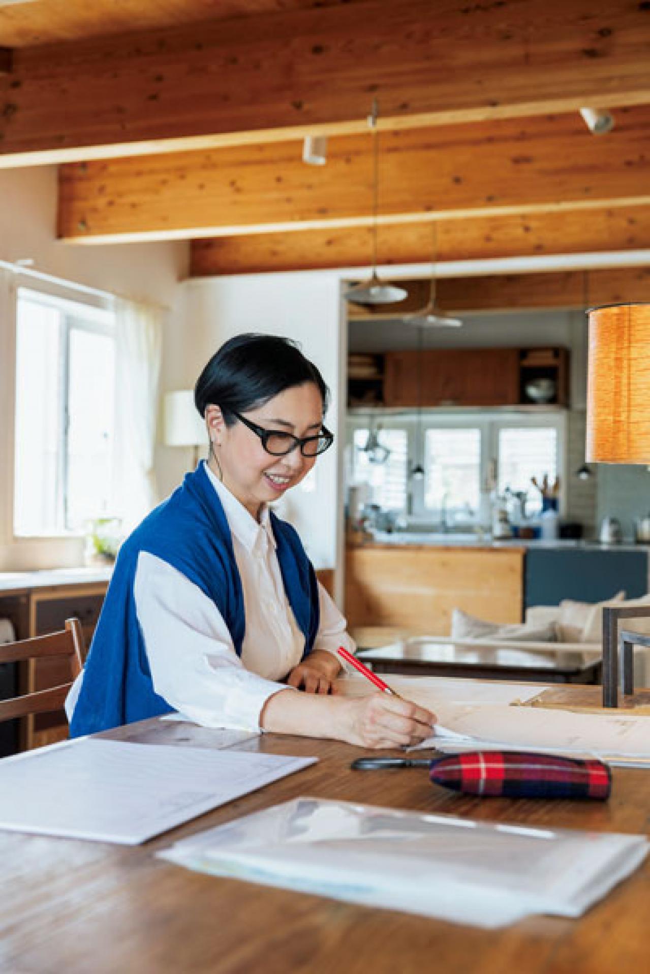 かけるのが楽しみになるめがねとは？　めがねでおしゃれは叶う！　おしゃれなマチュア世代のめがねスタイル（画像9）