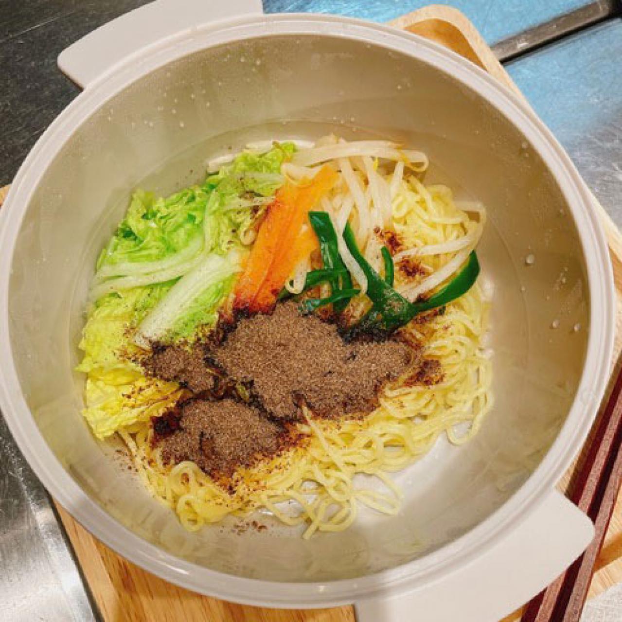 どっしりとした「よいおなべ」を使ってきた人が、【スリコ】の「ビストロヌードル」を使っている理由（画像11）