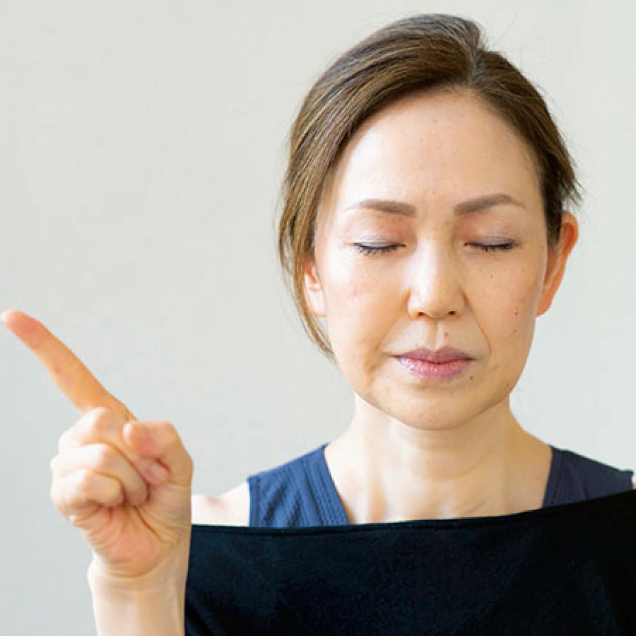 マチュア世代の疲れ目に。老眼鏡いらずのボディワークプロデューサーに教わる簡単【眼球体操】（画像8）