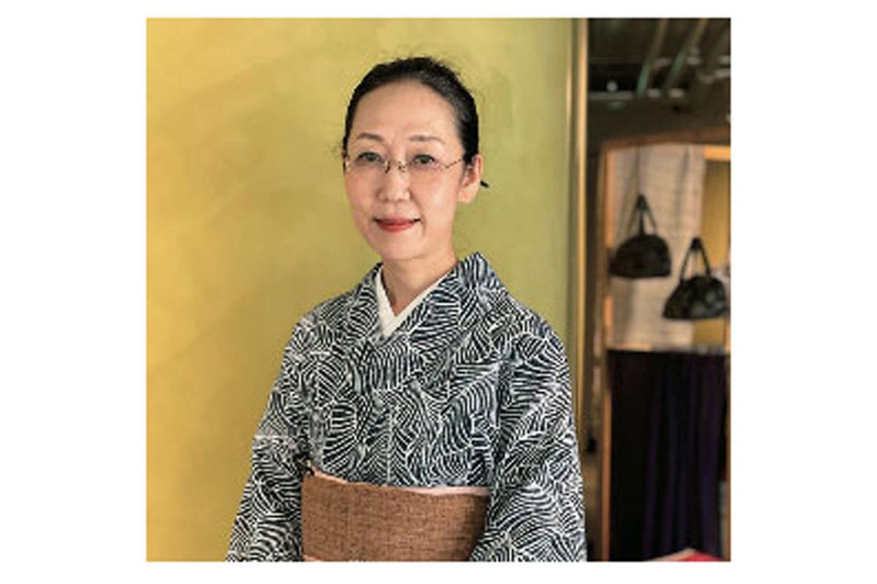 スタイリスト、東洋医学ライフクリエーター。素敵なおふたりのマチュア世代のめがね。和装と洋装、目のコンディションでめがねを使い分け　