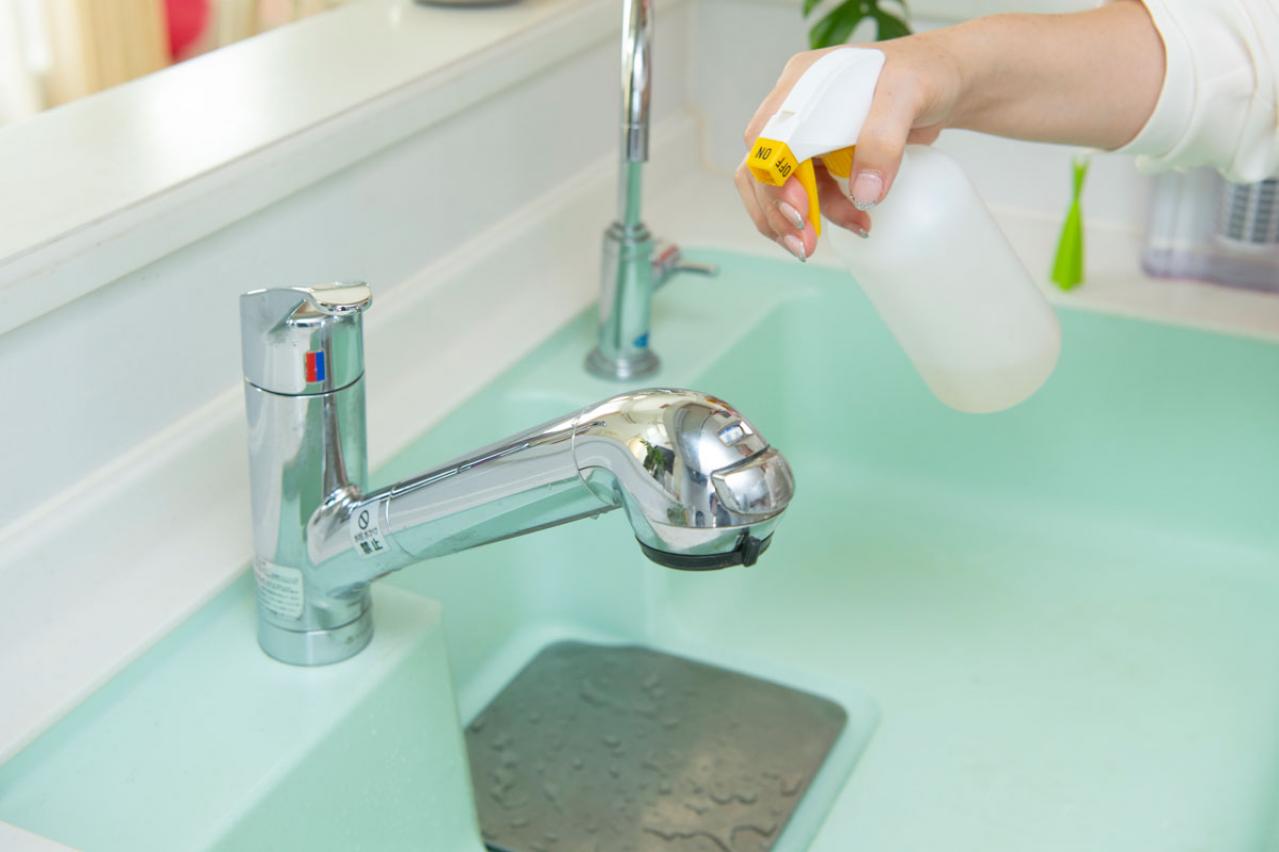 【蛇口のくもり・シンクの水あか】が簡単にピッカピカ！頑張らなくていい【ラクラク掃除術】
