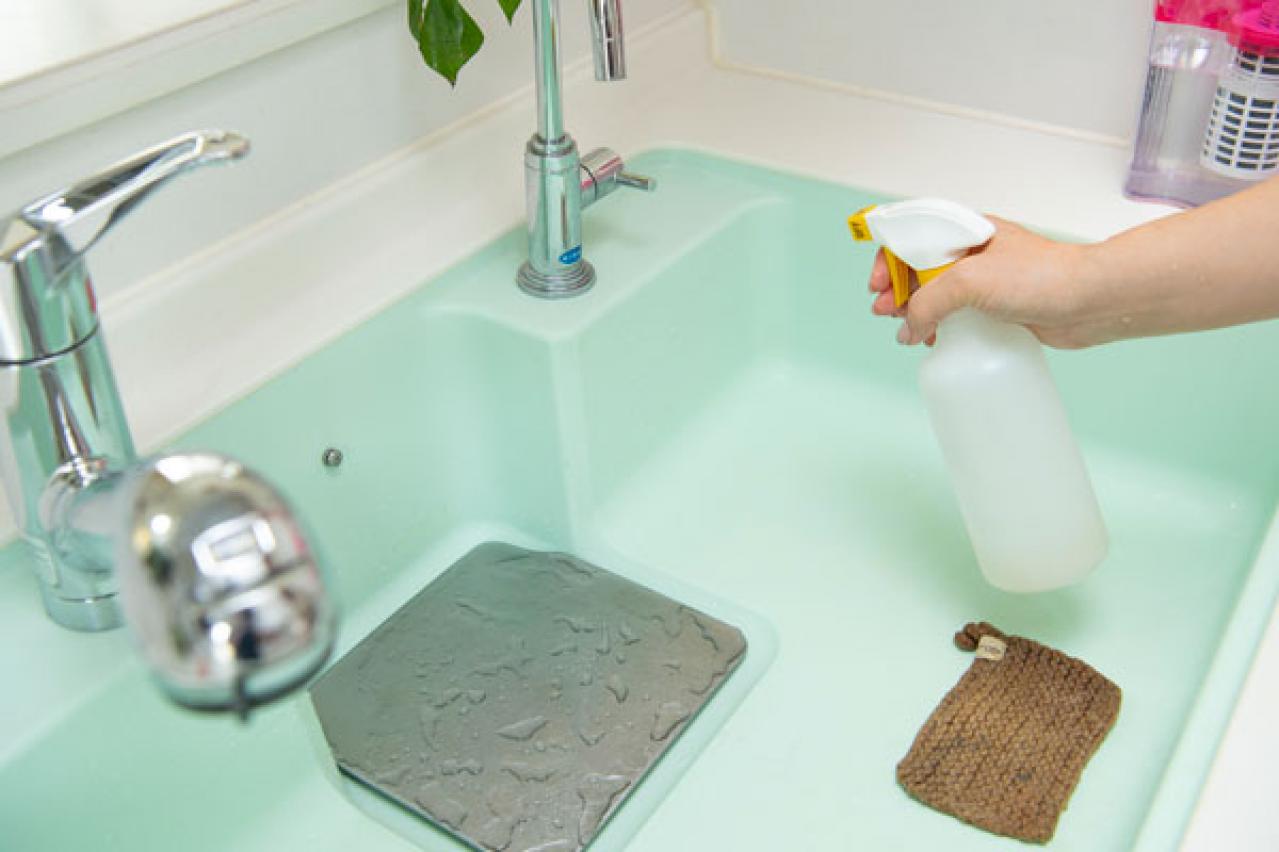 【蛇口のくもり・シンクの水あか】が簡単にピッカピカ！頑張らなくていい【ラクラク掃除術】（画像6）