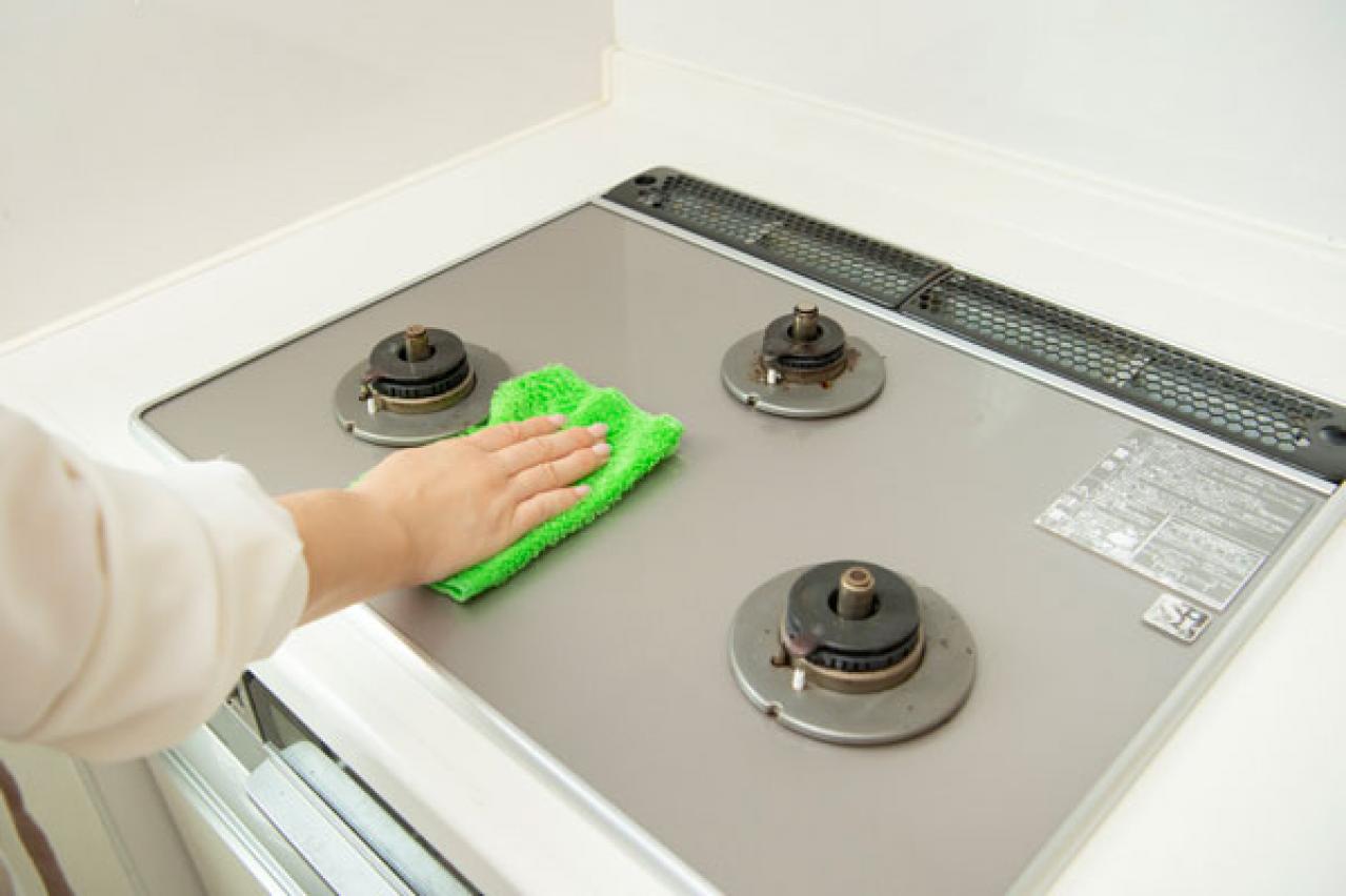 【コンロまわり】の掃除で活躍する特殊な「ぞうきん」とは？100円ショップでも見つかる！（画像2）