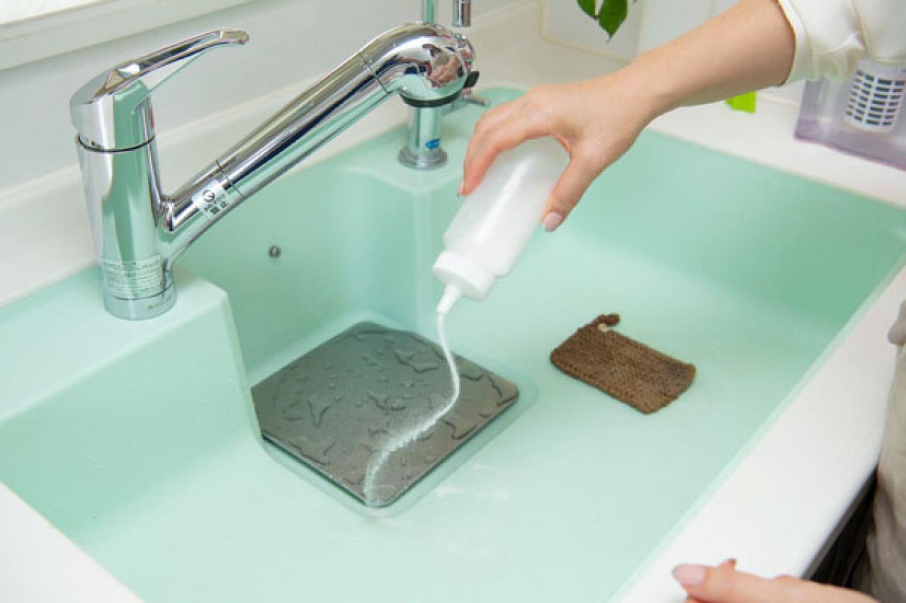 【蛇口のくもり・シンクの水あか】が簡単にピッカピカ！頑張らなくていい【ラクラク掃除術】（画像5）