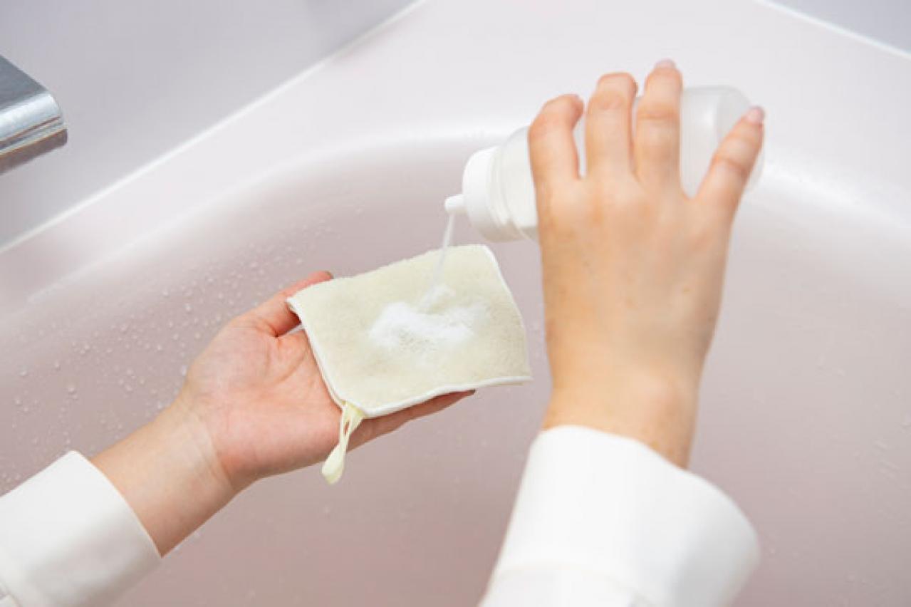 お風呂のカビを重曹で落とす方法とは？バスタブのざらざらも防ぐ、3分の掃除術（画像5）