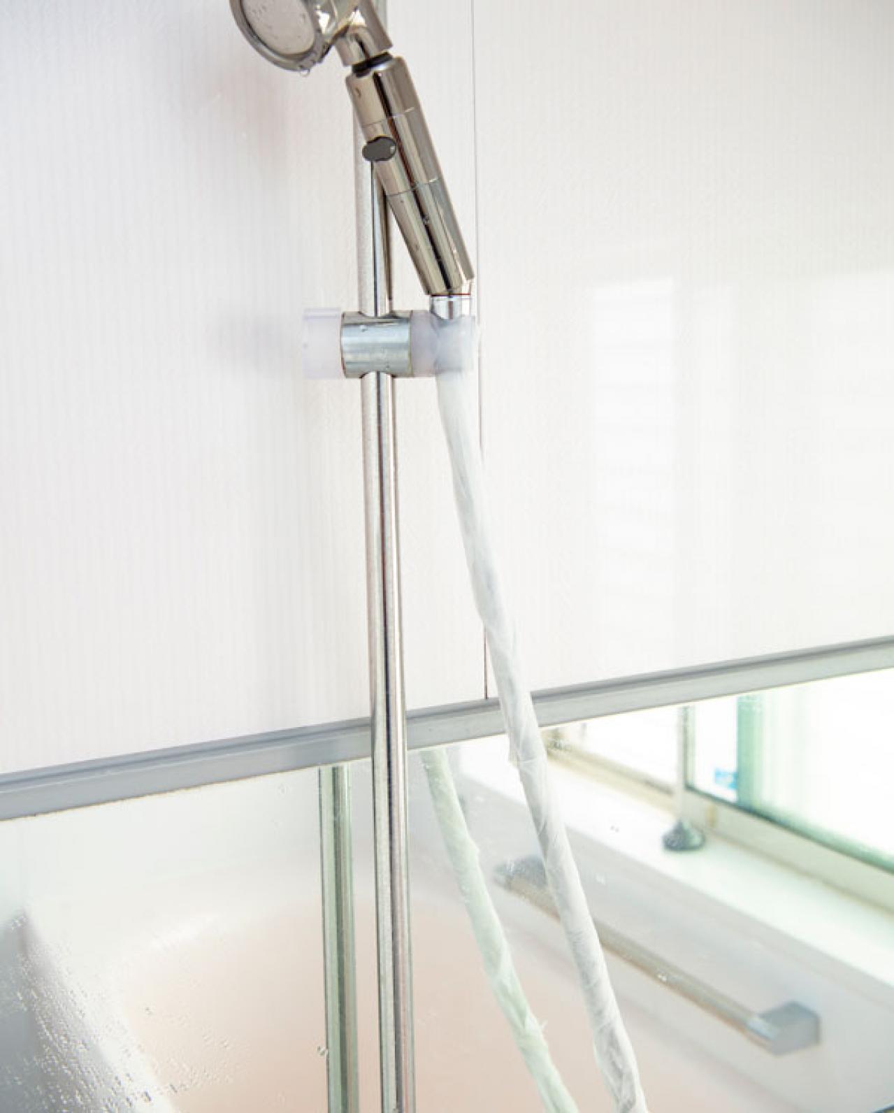 【お風呂の鏡・シャワーホースのカビ】ナチュラル洗剤のパックわざでラクラクお掃除（画像5）