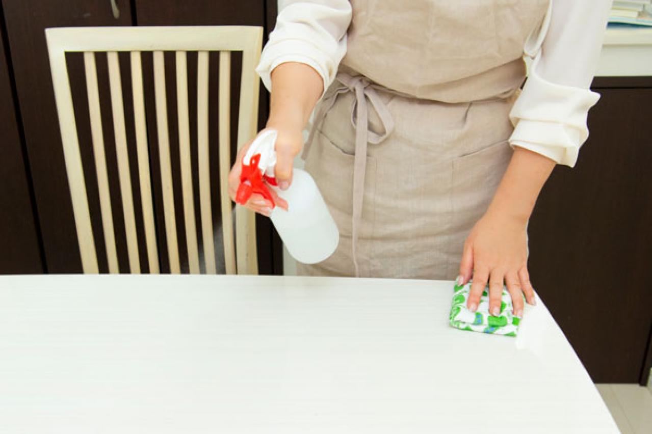 汗や手あかが気になる【ドアノブ・スリッパ】汚れ落としと除菌を兼ねたナチュラル掃除術とは？（画像2）