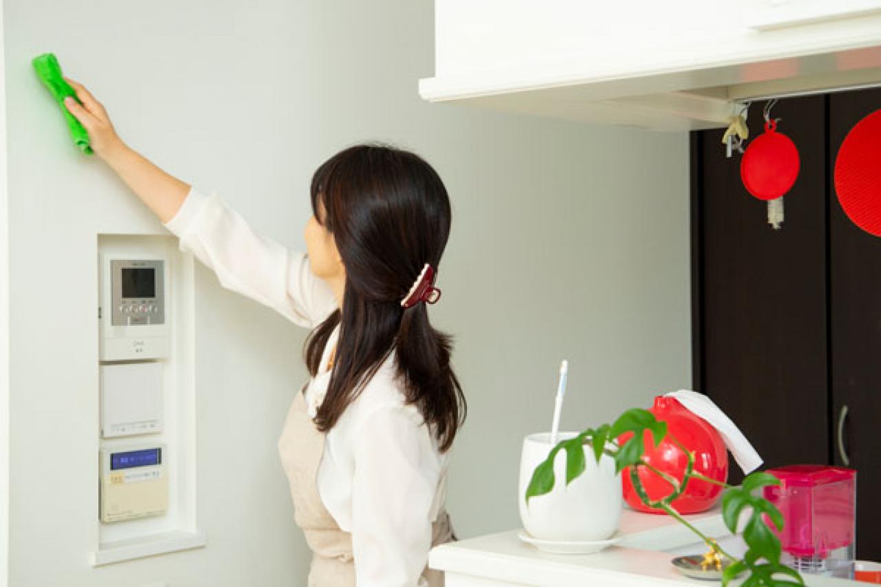 【重曹水とアルコール水】でフローリングや壁の汚れがすっきり！ラクラク掃除術（画像5）