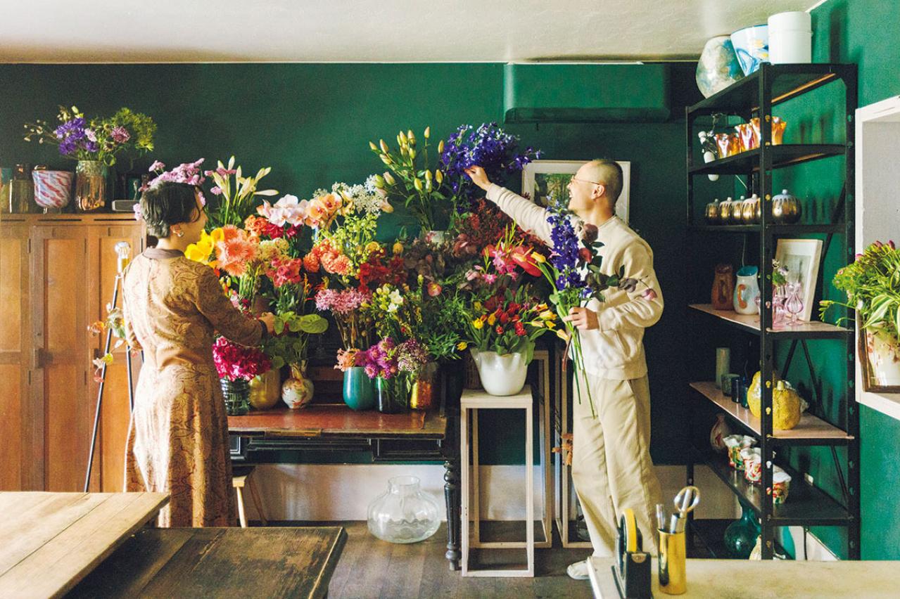 中目黒のフラワーショップ farver オーナーの自宅。「ジグザグに植物を配置する」と、こんなにすてき！