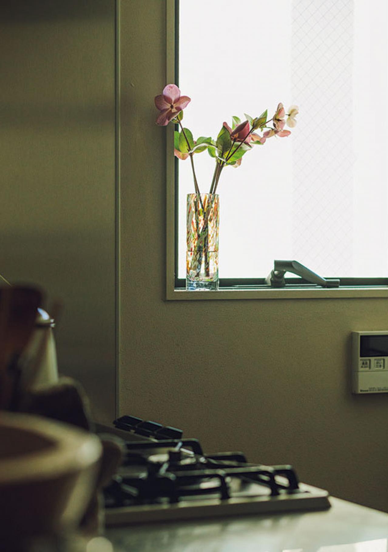 中目黒のフラワーショップ farver オーナーの自宅。「ジグザグに植物を配置する」と、こんなにすてき！（画像15）