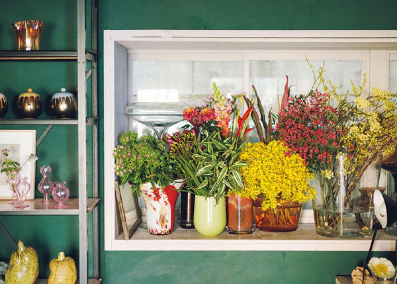 中目黒のフラワーショップ farver オーナーの自宅。「ジグザグに植物を配置する」と、こんなにすてき！（画像6）