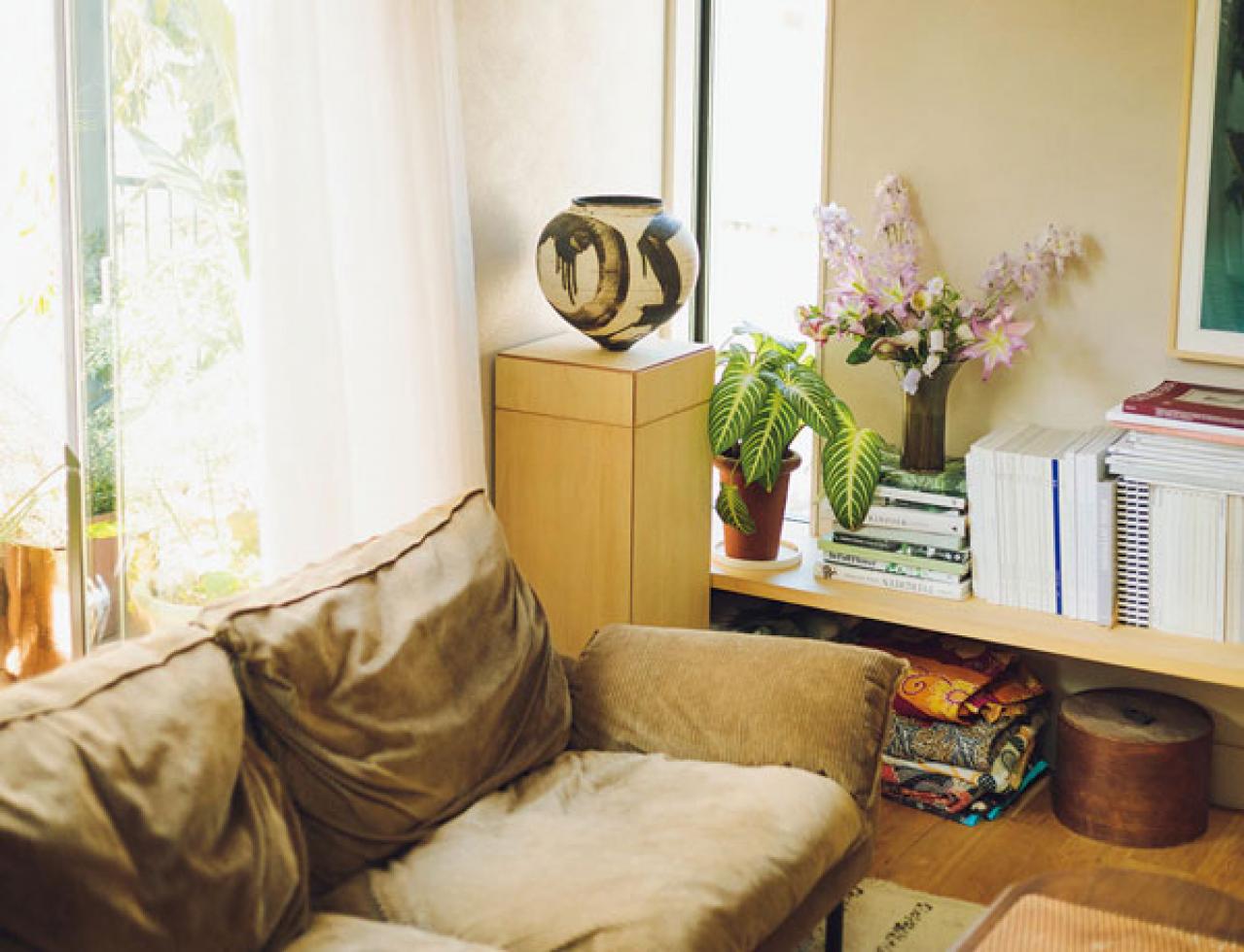 中目黒のフラワーショップ farver オーナーの自宅。「ジグザグに植物を配置する」と、こんなにすてき！（画像9）