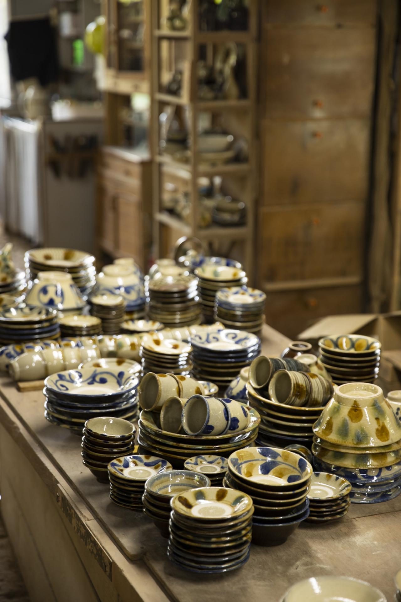 琉球の自然と歴史が育んだ焼き物の里。唯一無二の器に出合いに、沖縄「やちむんの里」を歩く（画像3）