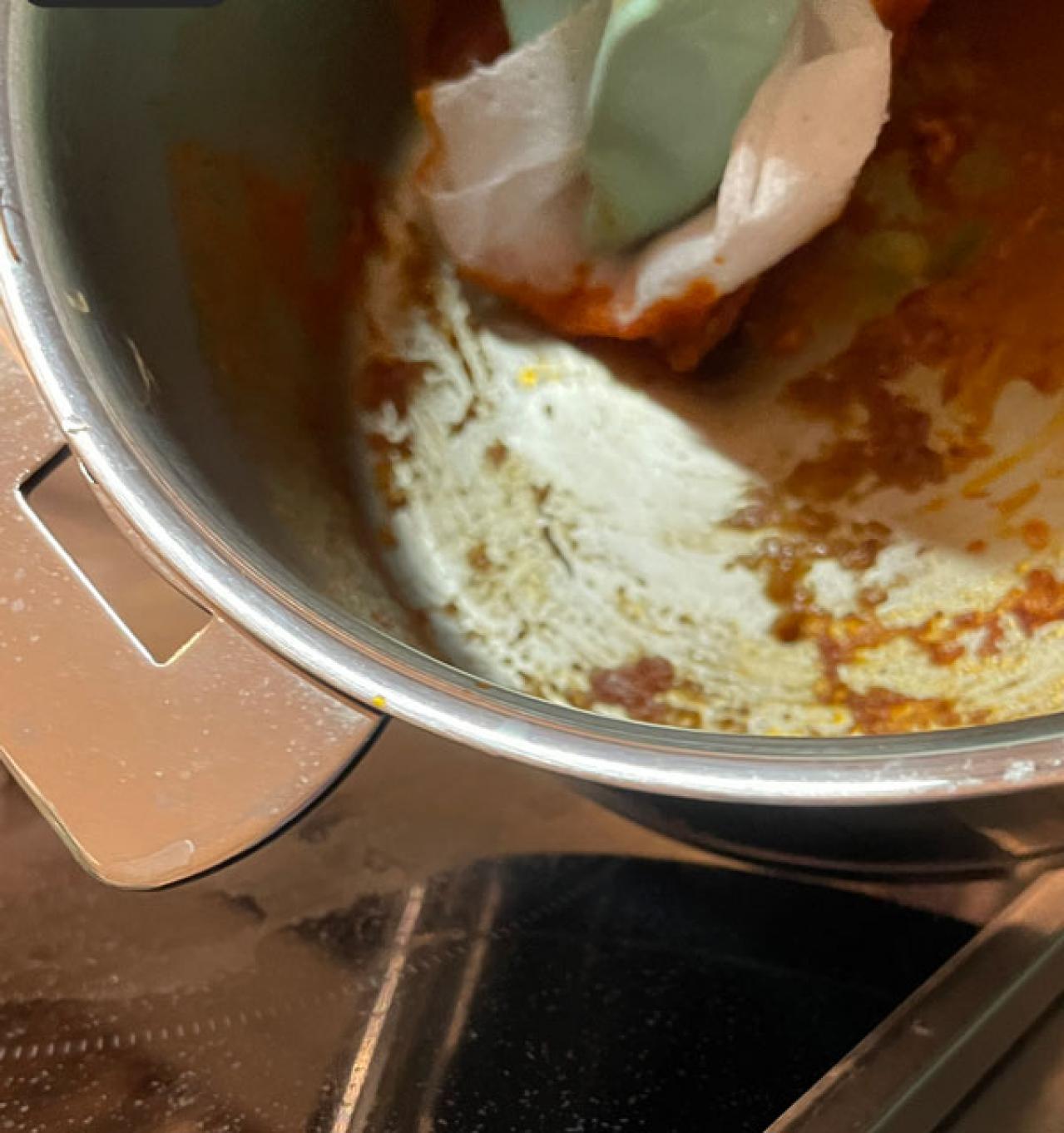 鍋やフライパンのこびりつきは【スリコ】の使い捨てロールスポンジにおまかせ。コスパ抜群！水まわりが毎日きれい（画像4）