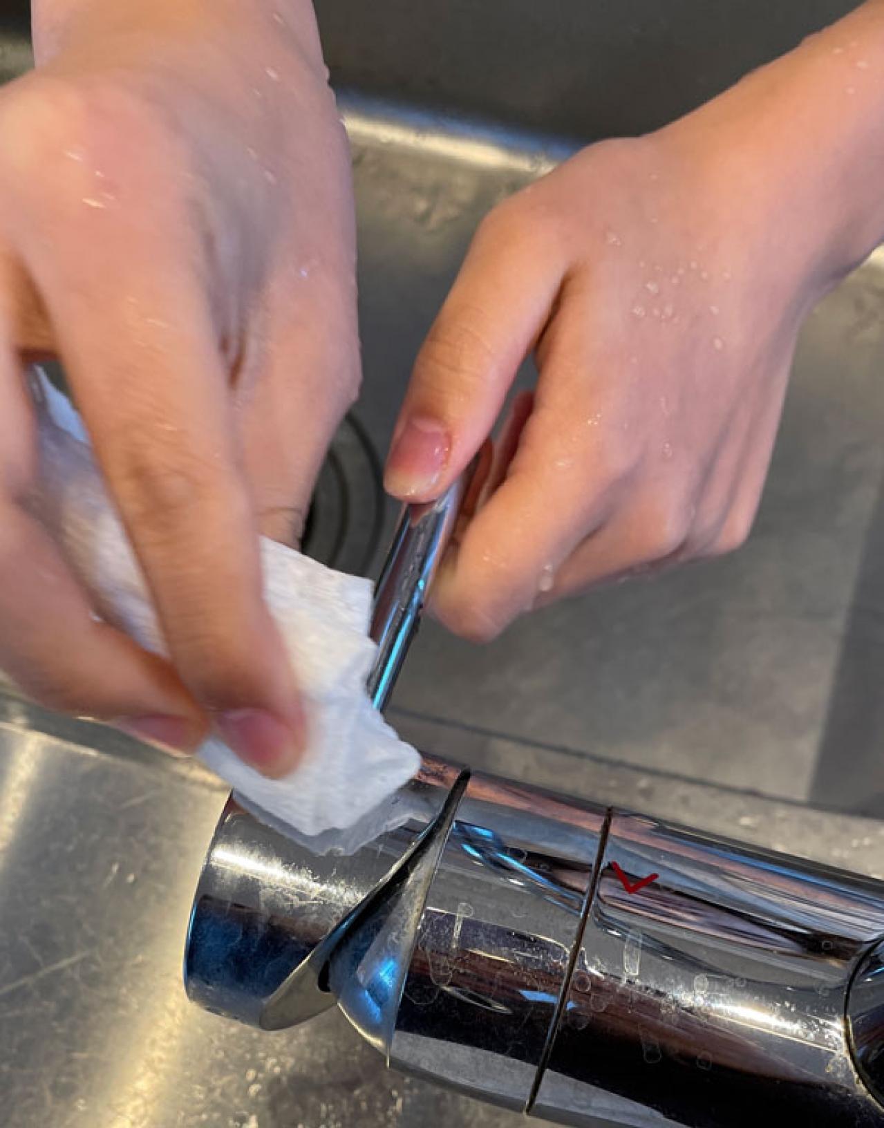 鍋やフライパンのこびりつきは【スリコ】の使い捨てロールスポンジにおまかせ。コスパ抜群！水まわりが毎日きれい（画像6）