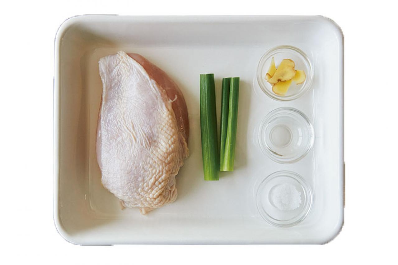 蒸し鶏は【ポリ袋でレンチン】が一番おいしい。しかも簡単！「わが家の蒸し鶏はもうこれしかない」レシピ公開【2023年レシピ部門人気記事TOP5】（画像2）