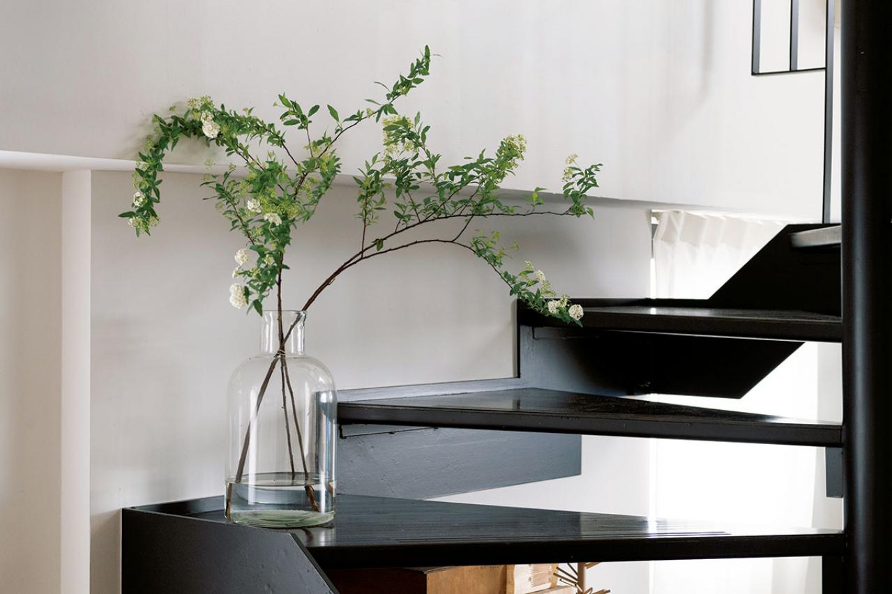 中古マンションだけど「森に住んでいる感じ！」部屋に大きな木のある【インテリア実例】（画像17）