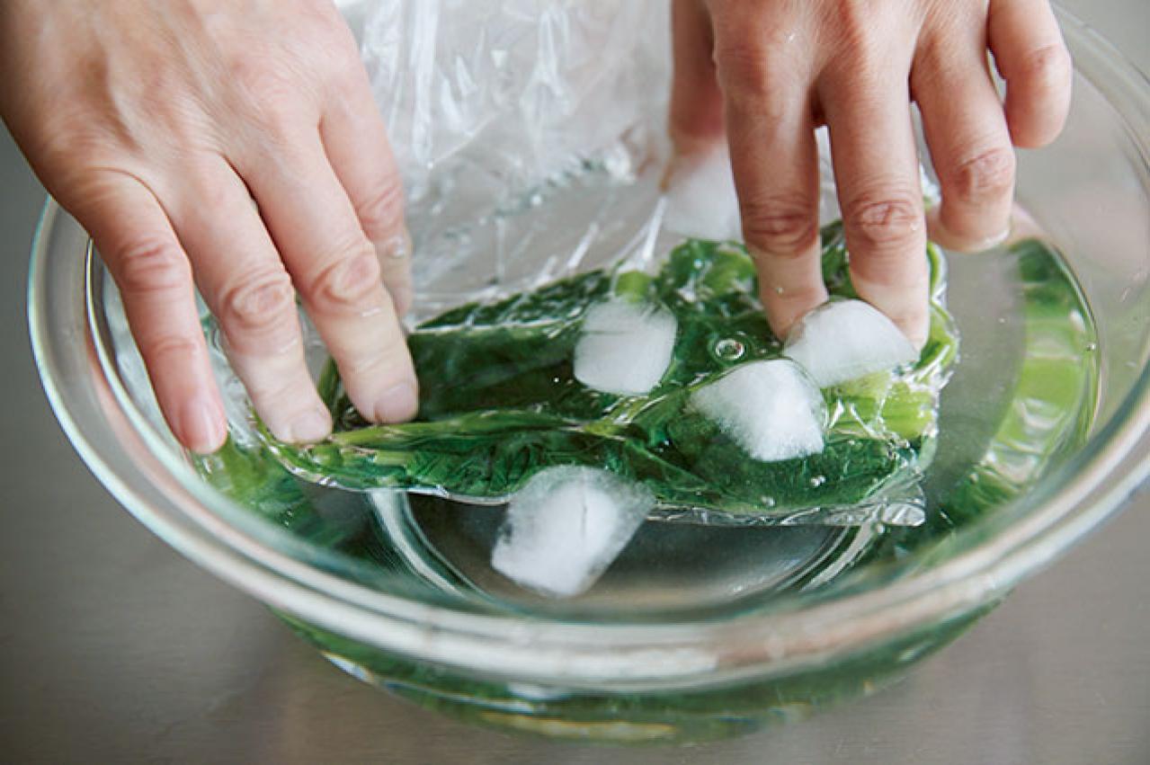 【ポリ袋とレンチン】で青菜のおかずがあっという間。鍋でいちいちゆでる手間なし！（画像5）