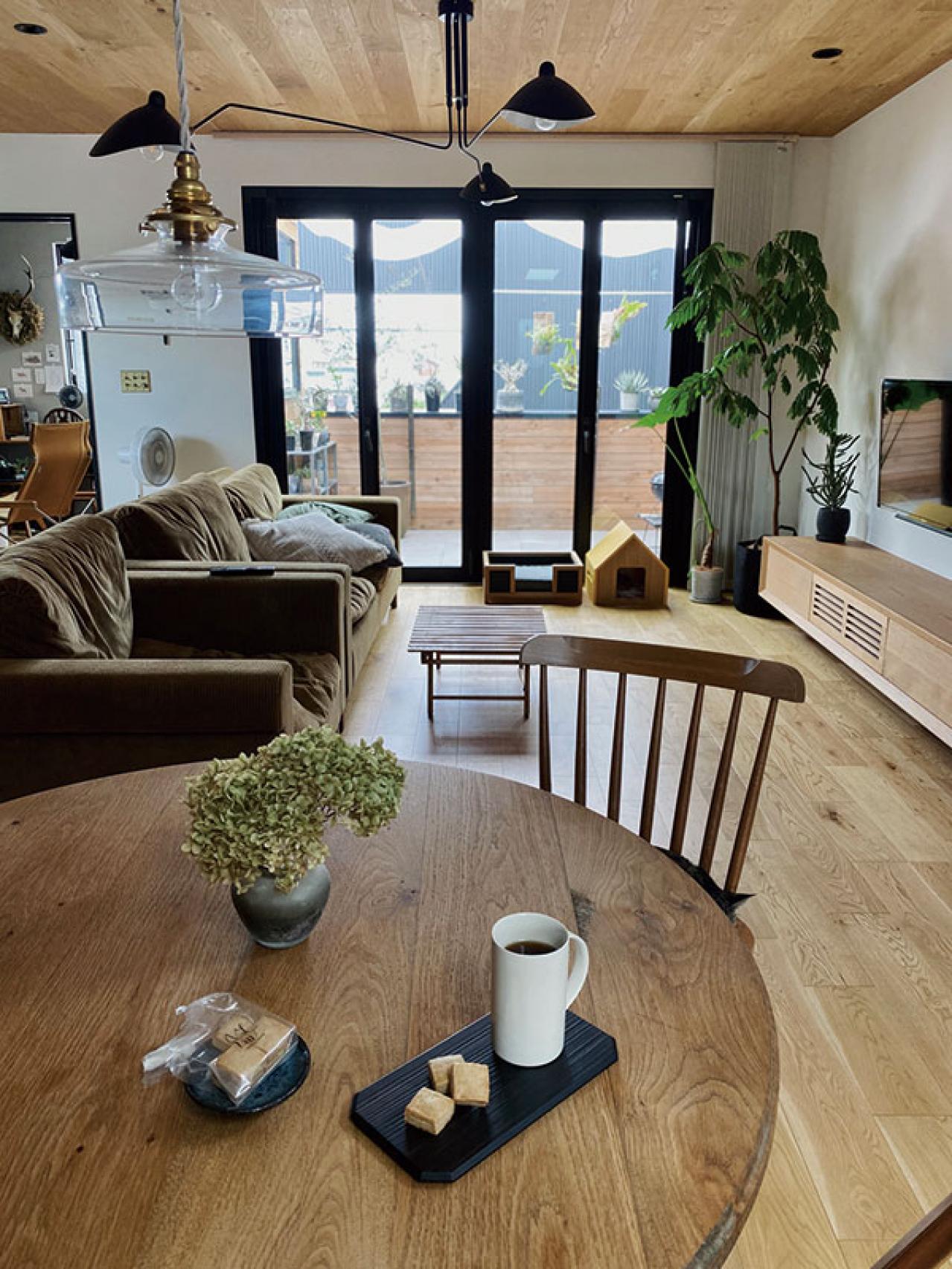 平日も週末も【家時間】を楽しむヒント。ヴィンテージのインテリアと作家の器、猫たち（画像10）