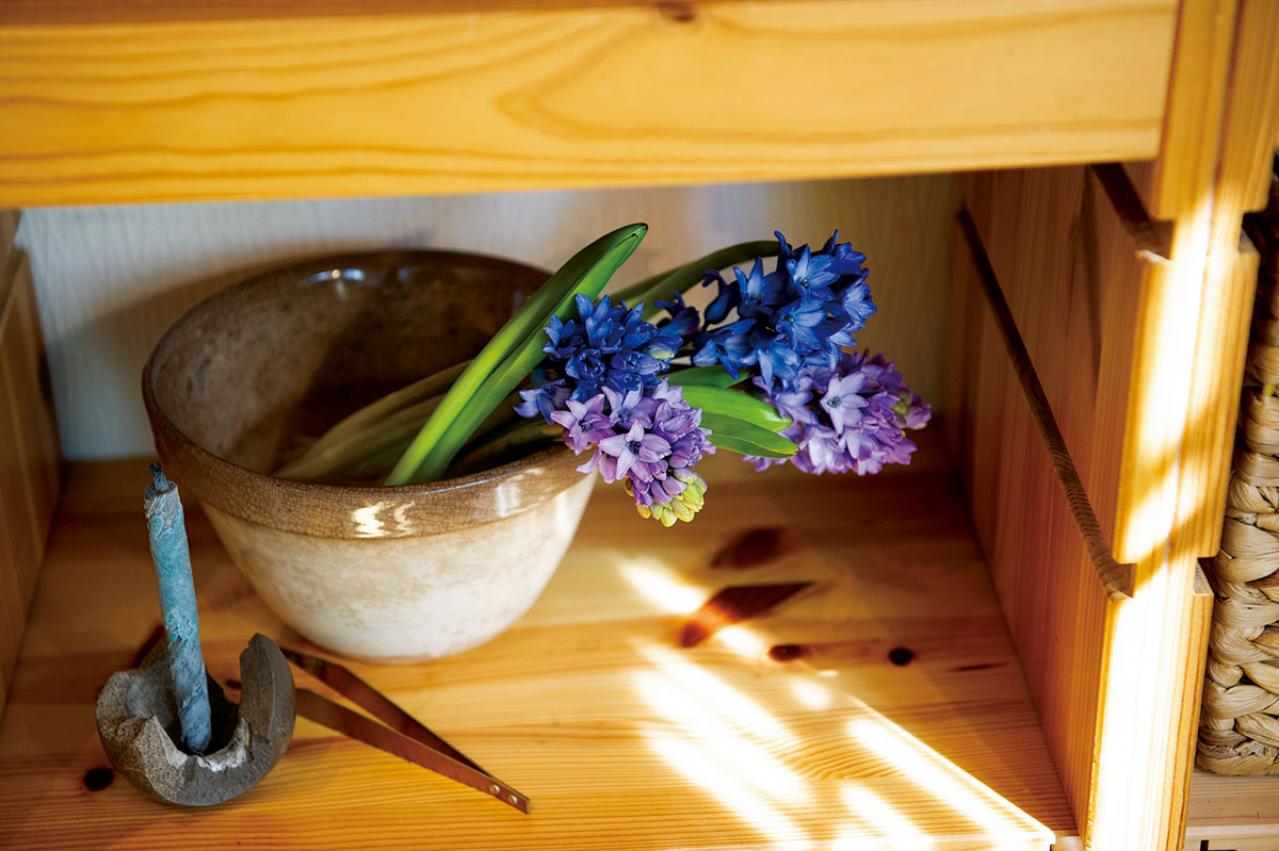 グリーンを家じゅうにバランスよく置く【実例】切り花を枯れる間際まで楽しむコツは？人気インスタグラマーの自宅拝見（画像14）