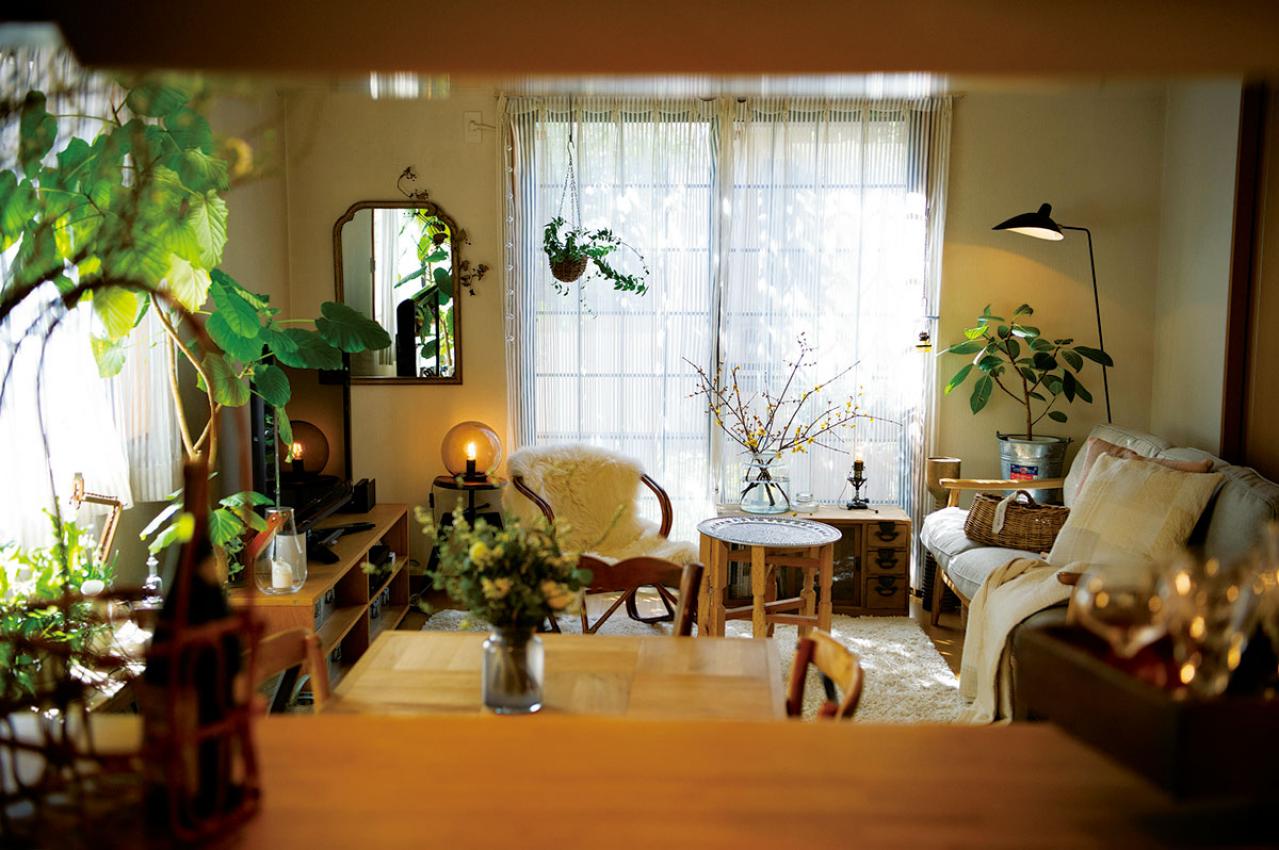 グリーンを家じゅうにバランスよく置く【実例】切り花を枯れる間際まで楽しむコツは？人気インスタグラマーの自宅拝見（画像2）