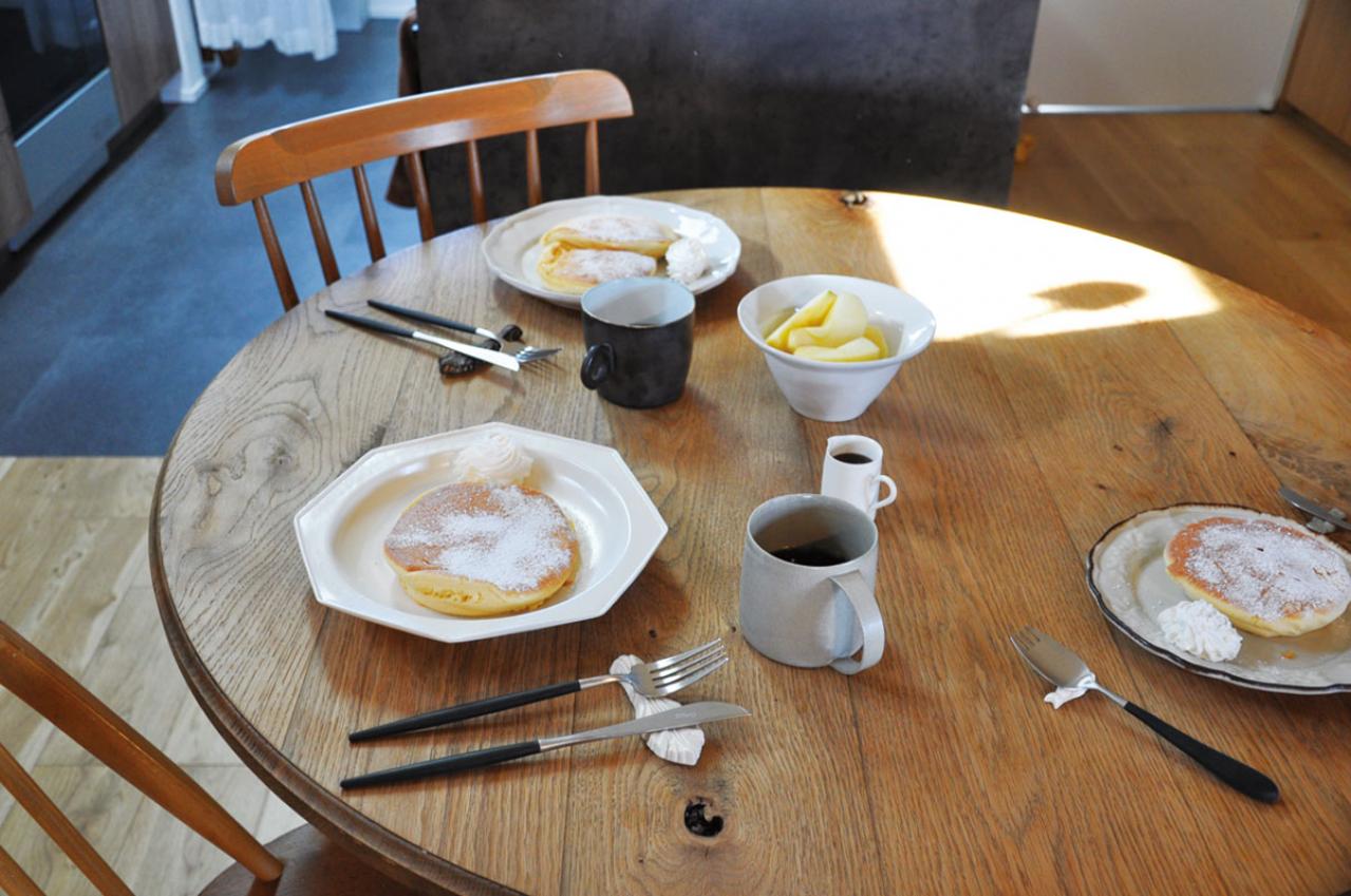 インスタグラマー【yuri___1115さん】のお宅を拝見！ ヴィンテージのインテリア、作家の器、猫たち｜素敵な人の家時間（画像17）