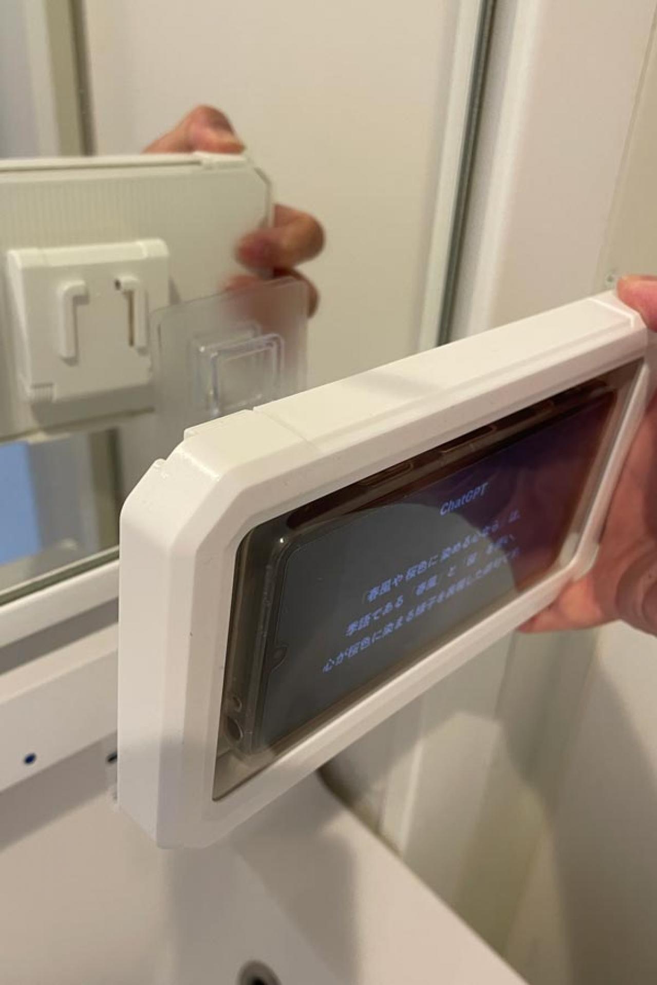 スマホの便利アイテム！スリコの「スマホ防滴ケース」はお風呂でもキッチンでも大活躍（画像3）