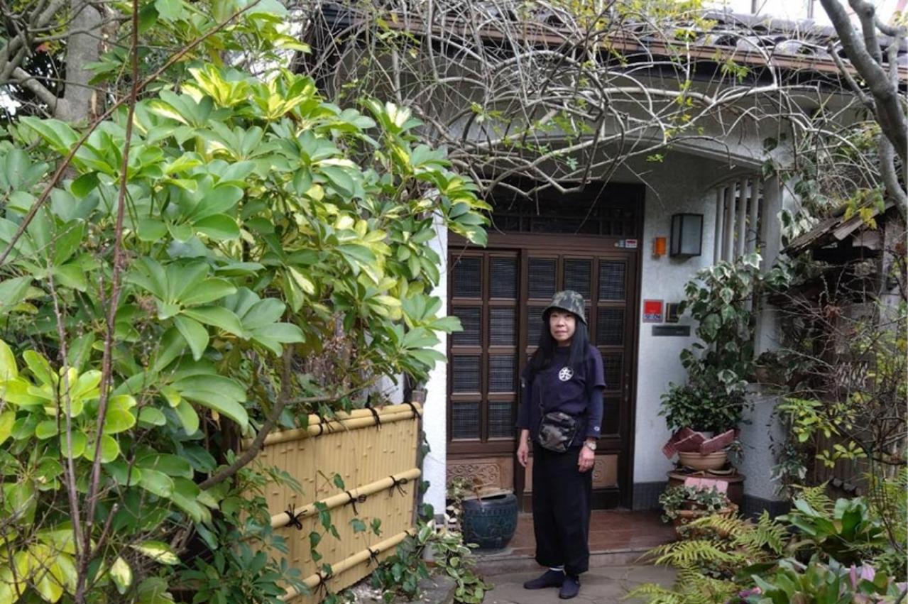 実家に戻り、ひとり暮らし。少しずつ心地よい空間へ片づけ中。料理本編集者  62歳の園田マリエさんの暮らし