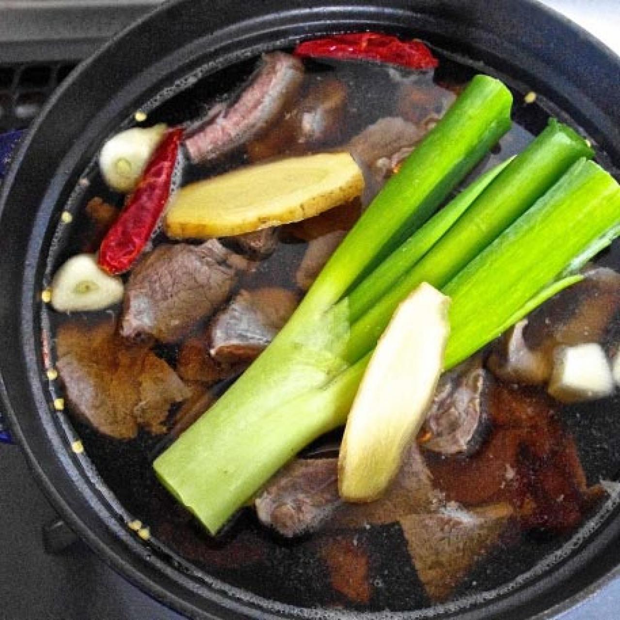 実家に戻り、ひとり暮らし。少しずつ心地よい空間へ片づけ中。料理本編集者  62歳の園田マリエさんの暮らし（画像8）