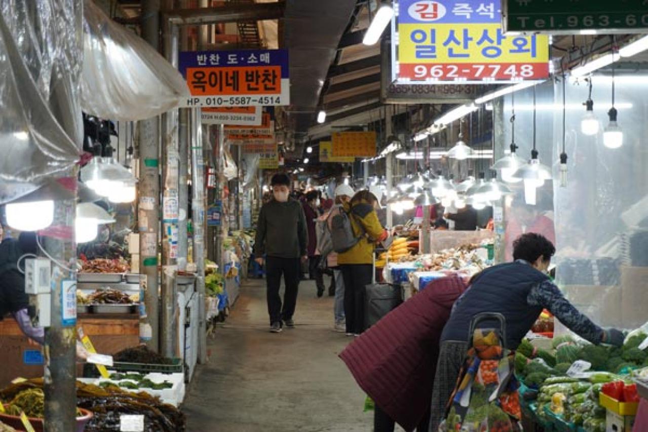 ソウルで最大の市場・京東市場内にできたスターバックスは、古い映画館を改装した新名所！【2023年連載1位記事】（画像10）