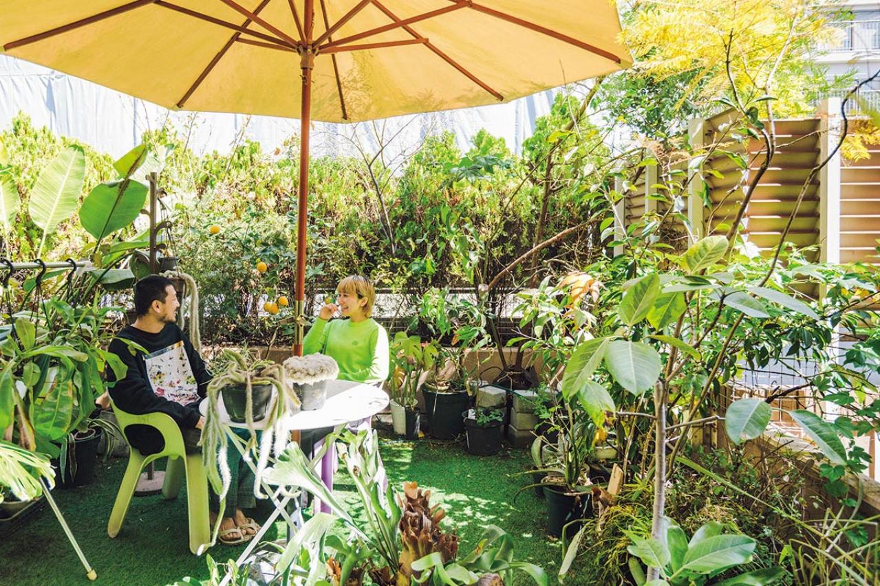 森の中にいるような、賃貸マンションのバルコニー【実例】「植物おしゃれに飾るのではなく、共生しています」