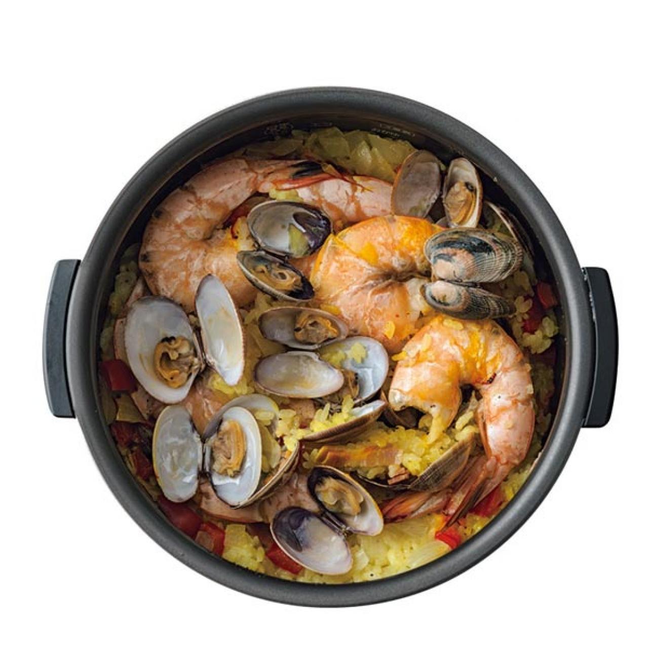 【炊飯器で作る】パエリアがジューシーで絶品！魚介の旨味たっぷりのご馳走がほったらかしで完成（画像3）