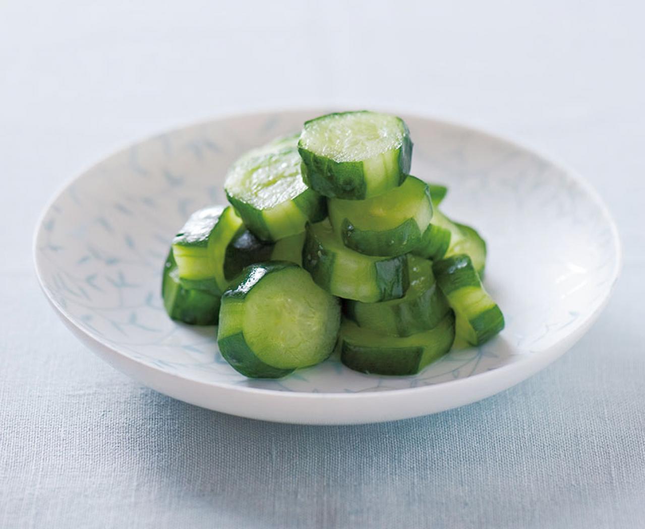 たった15分で漬け上がる！【キャベツの浅漬け】はサラダを作るよりも簡単。おいしくてキャベツの大量消費にも（画像8）