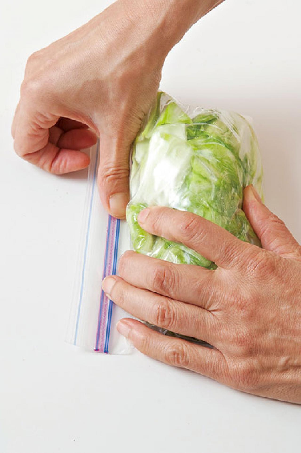 たった15分で漬け上がる！【キャベツの浅漬け】はサラダを作るよりも簡単。おいしくてキャベツの大量消費にも（画像4）