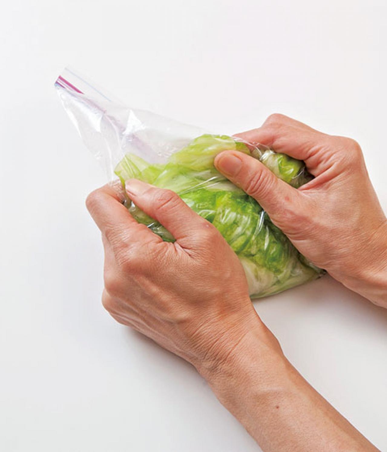 たった15分で漬け上がる！【キャベツの浅漬け】はサラダを作るよりも簡単。おいしくてキャベツの大量消費にも（画像6）