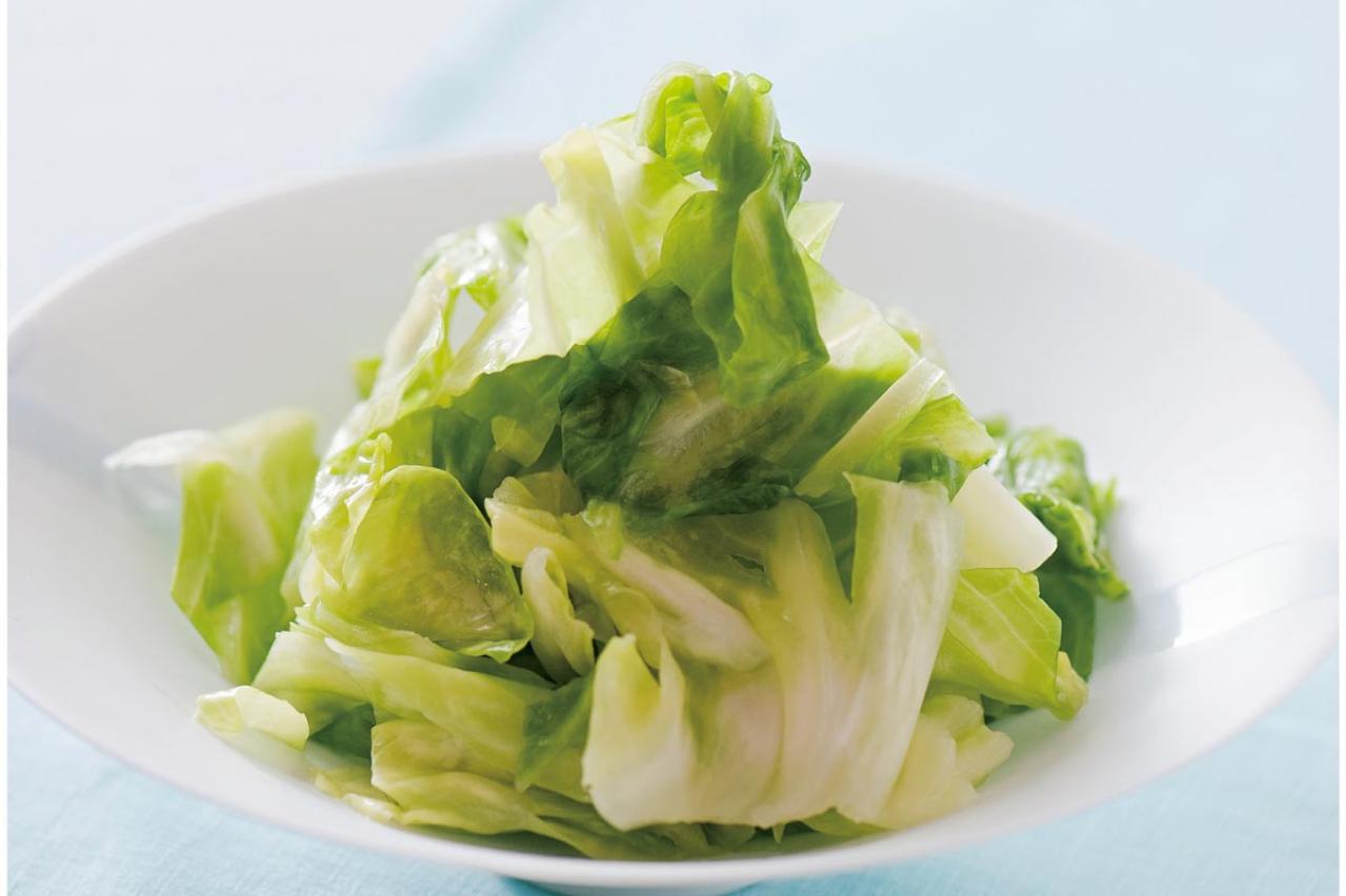たった15分で漬け上がる！【キャベツの浅漬け】はサラダを作るよりも簡単。おいしくてキャベツの大量消費にも