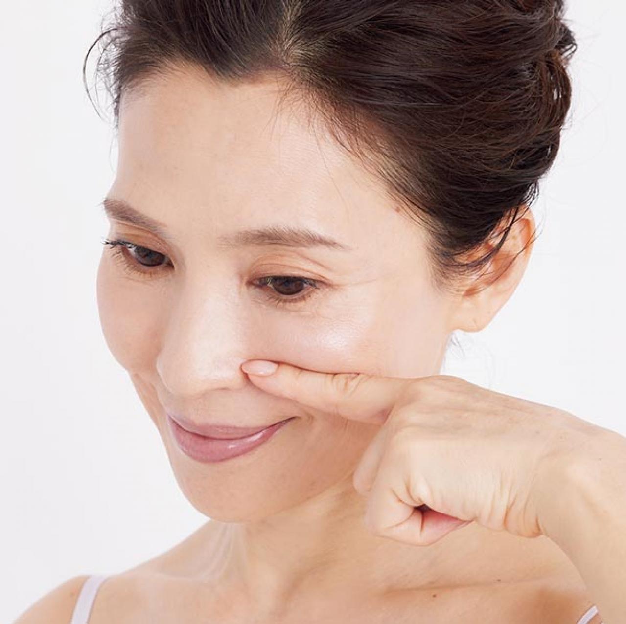 デコルテをほぐして【たるみ】を解消！　話題の筋膜リフトケアを佐藤由美子さんが伝授（画像7）