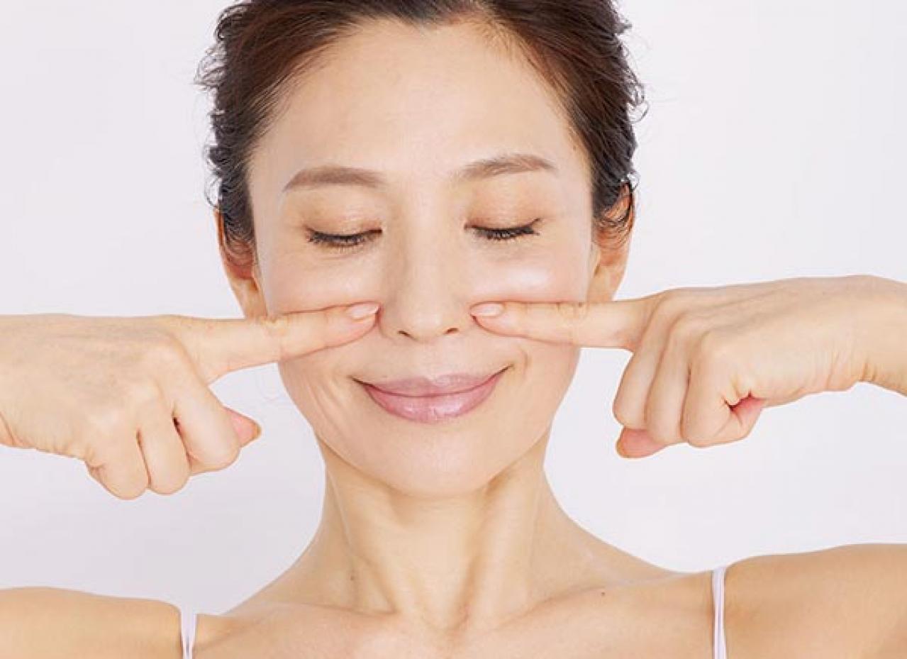 たるみとほうれい線を解消する、小鼻のわきのほぐし方。自分の手で整えるからいい、筋膜リフト美顔セルフケア（画像2）