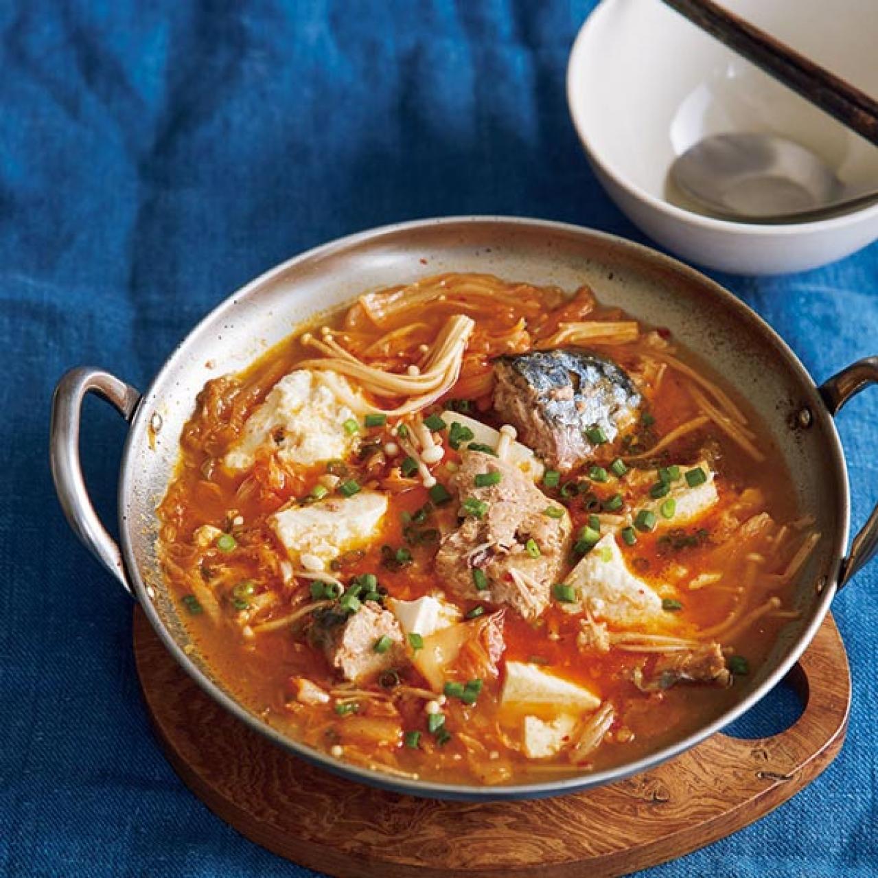 【さば缶】の簡単＆おいしいレシピ2選。夕食のおかずがたちまち完成！｜上田淳子さんのラクするご自愛ごはん（画像2）