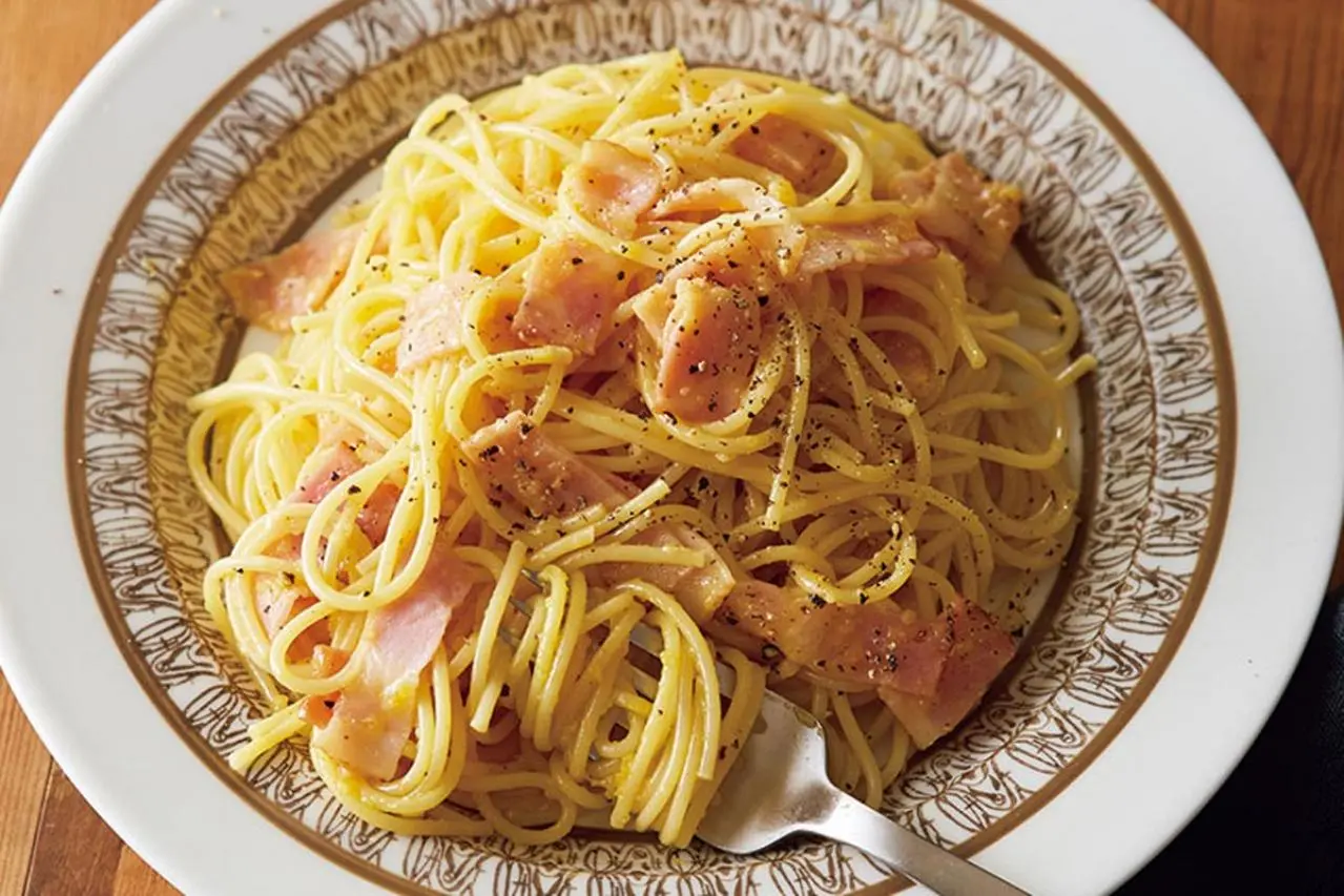 レンジで濃厚カルボナーラとナポリうどん｜上田淳子さん